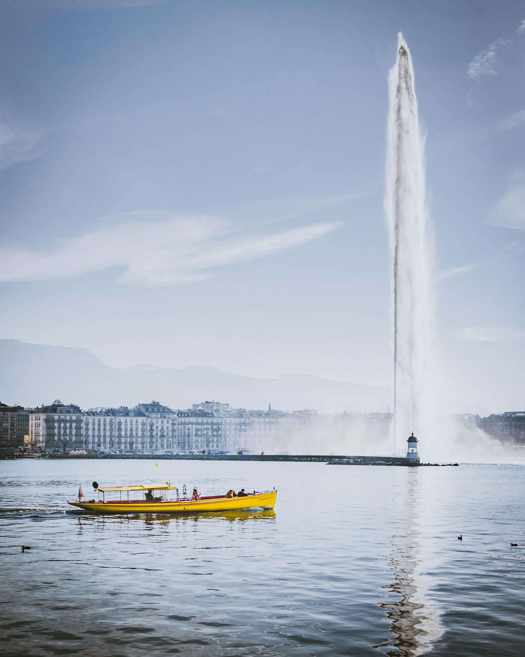 Rive sud du lac Léman à Sciez-sur-Léman au lever du jour